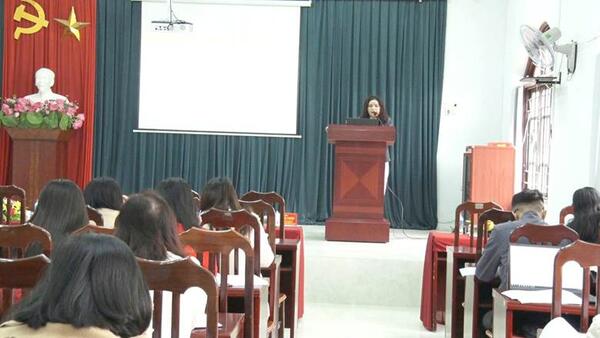 Trung tâm chính trị xã Na Sầm tổ chức lớp bồi dưỡng chuyên đề lịch sử Đảng – “Đảng ta thật là vĩ đại”  năm 2026.