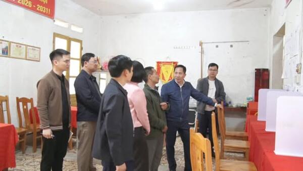 Đoàn kiểm tra số 2 của Ban Chỉ đạo bầu cử tỉnh kiểm tra công tác chuẩn bị bầu cử tại các xã: Văn Lãng, Thụy Hùng, Hoàng Văn Thụ, Hội Hoan và Na Sầm.