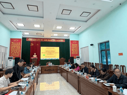 Kinh tế - Chính trị