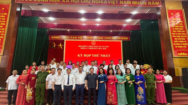 Hội đồng nhân dân xã Na Sầm, khoá I, nhiệm kỳ 2021-2026 đã tổ chức kỳ họp thứ nhất nhằm kiện toàn các chức danh chủ chốt của HĐND và UBND theo quy định của pháp luật