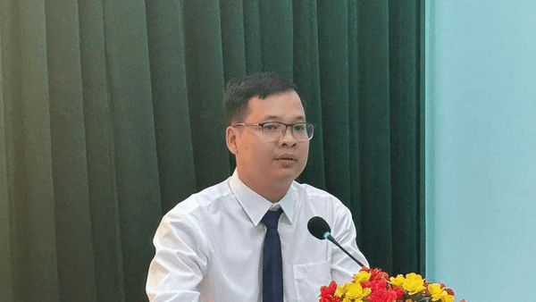 XÃ NA SẦM LONG TRỌNG TỔ CHỨC LỄ TRAO TẶNG HUY HIỆU ĐẢNG NHÂN DỊP QUỐC KHÁNH 2/9