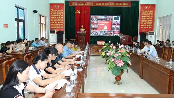 XÃ NA SẦM THAM DỰ TẬP HUẤN TRIỂN KHAI THỦ TỤC HÀNH CHÍNH CỦA ĐẢNG TRÊN MÔI TRƯỜNG ĐIỆN TỬ, GIAI ĐOẠN 2.