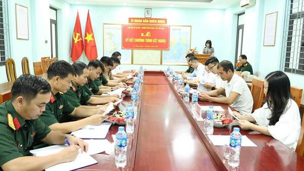 BAN CHỈ HUY QUÂN SỰ XÃ NA SẦM TỔ CHỨC LỄ KẾT NGHĨA VỚI TRƯỜNG PTDTNT THCS VÀ THPT VĂN LÃNG